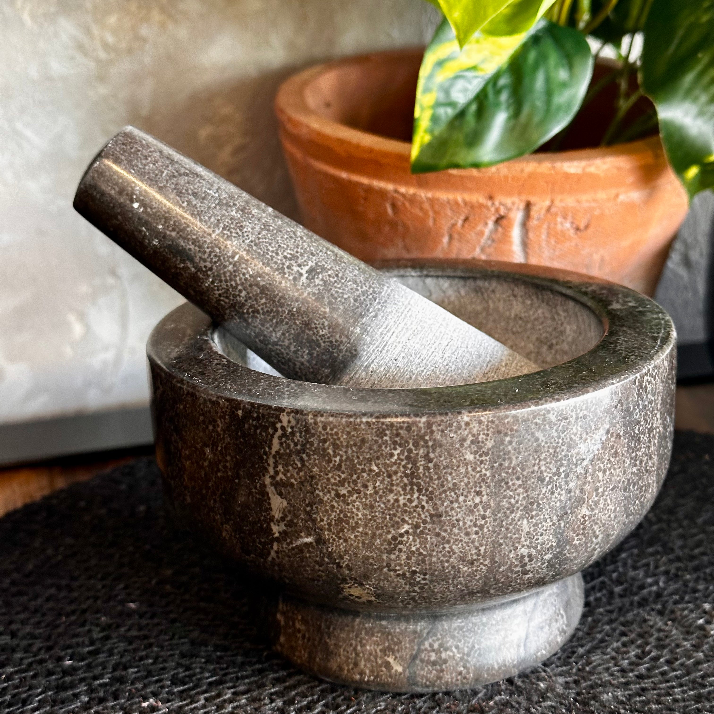 Avanti Granite Footed Mortar & Pestle 13cm