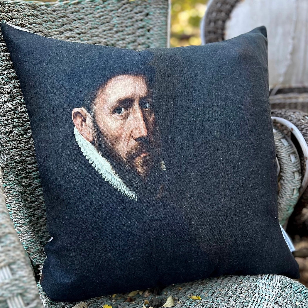 BOD Tomas Cushion