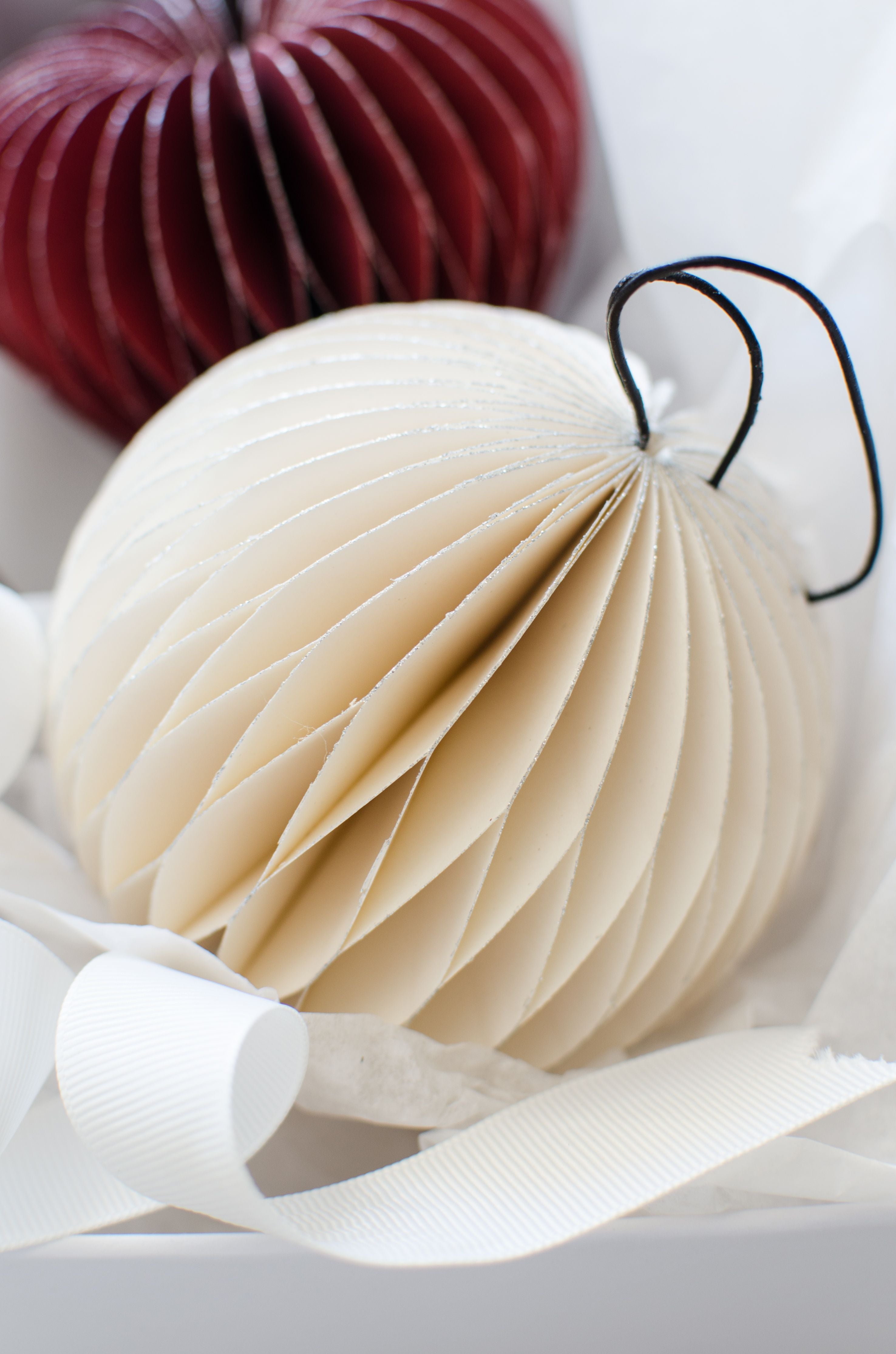 Nordic Sphere Ornament Off-White