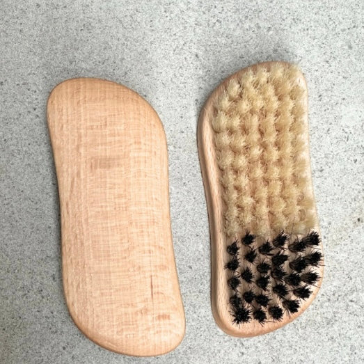Sneaker brush