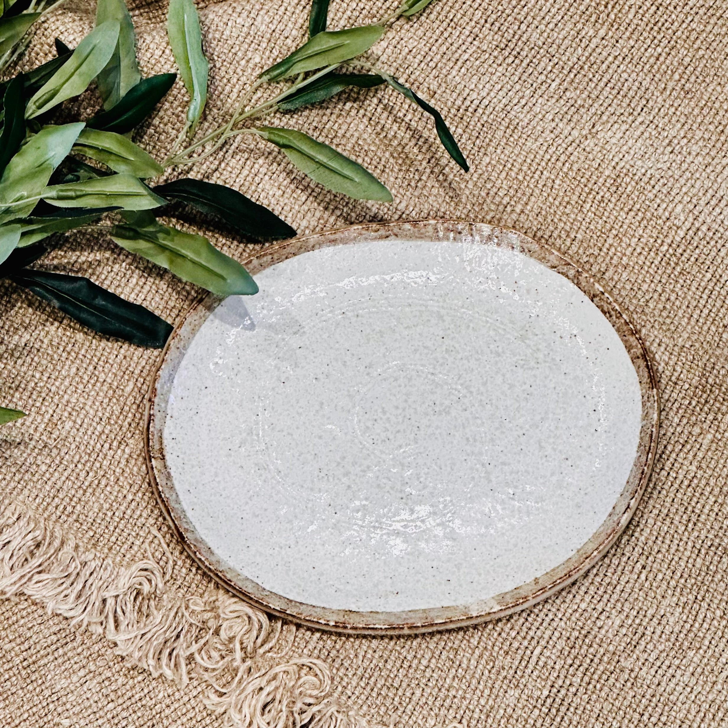 Shirokaratsu Medium Oval Plate